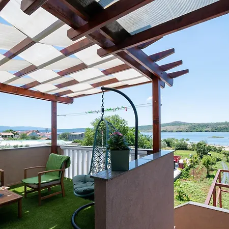 Dalmatino شقة بوسيدارجي