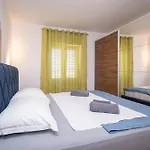 Apartment Dalmatino *