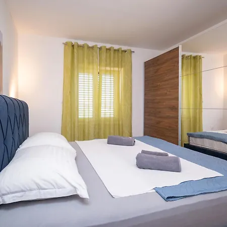 Apartment Dalmatino *