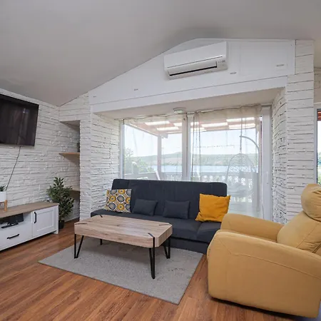 Dalmatino Apartment *