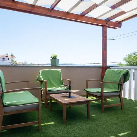 Dalmatino Apartment *