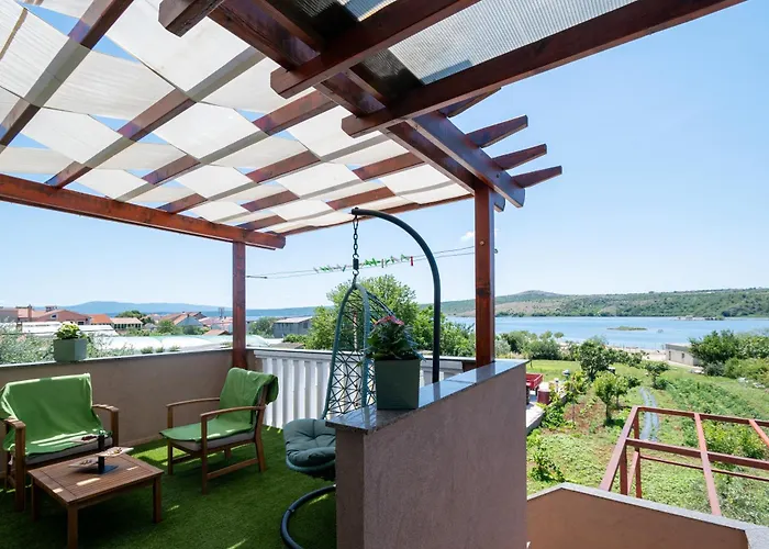 Dalmatino Apartman Posedarje